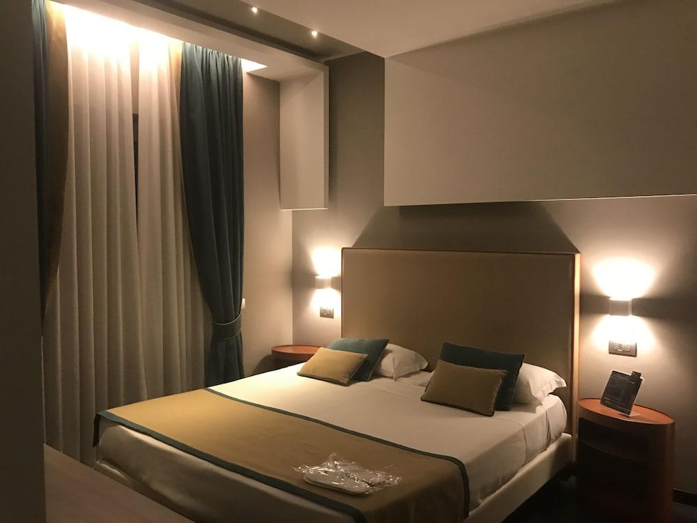 Mediterranea Hotel & Convention Center Salerno Bagian luar foto