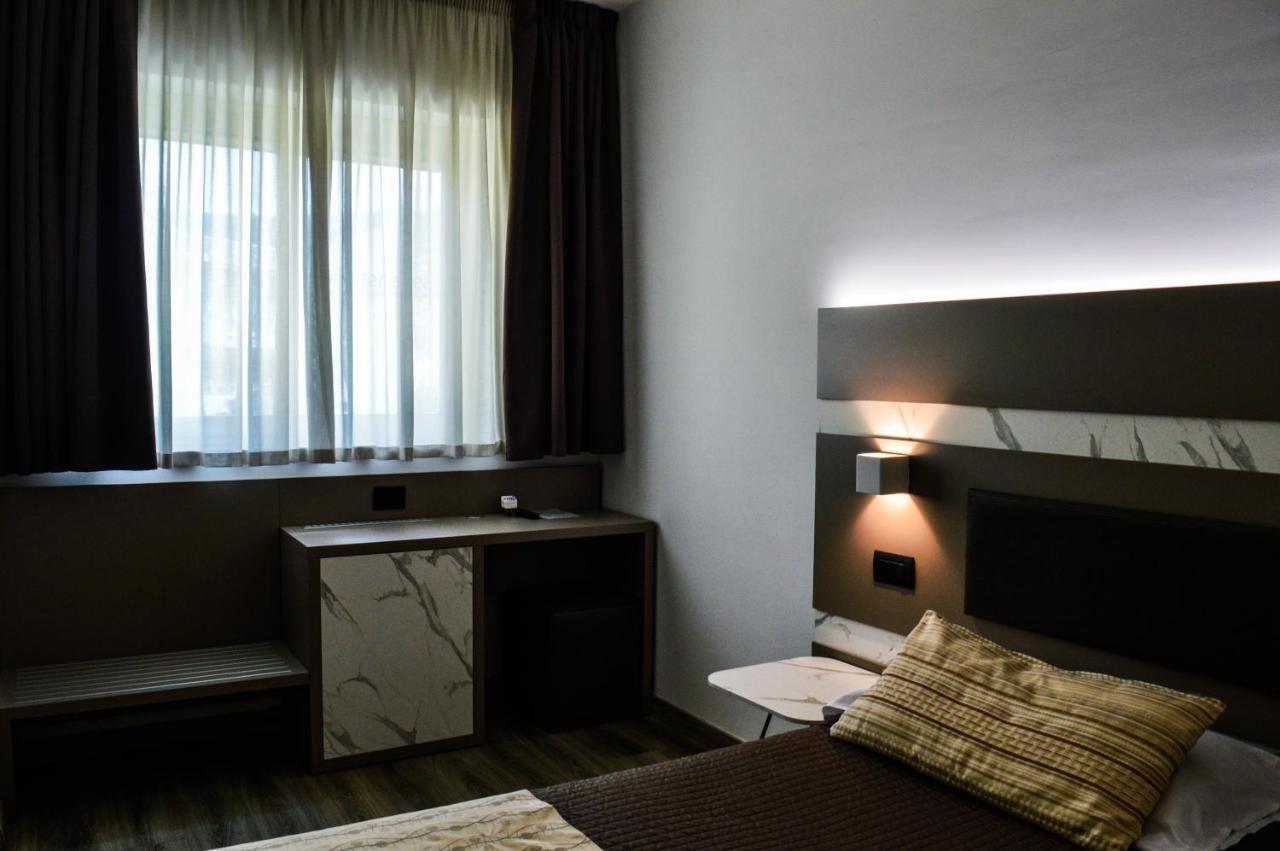 Mediterranea Hotel & Convention Center Salerno Bagian luar foto