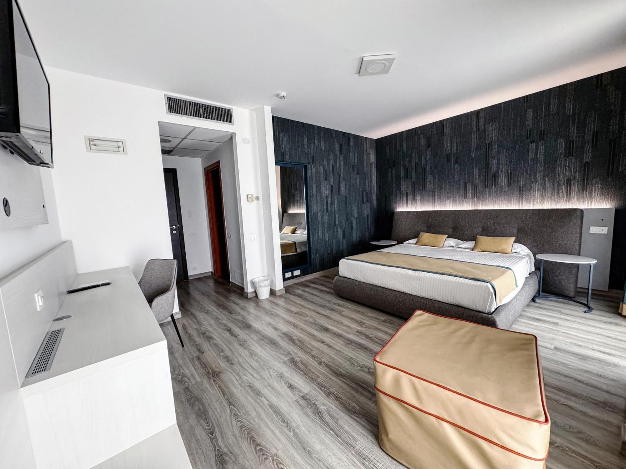Mediterranea Hotel & Convention Center Salerno Bagian luar foto