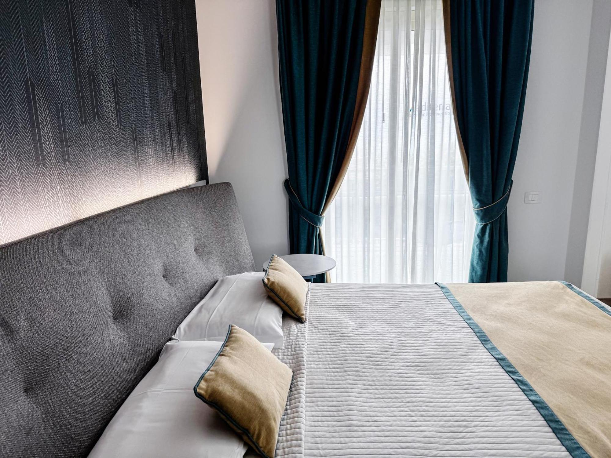 Mediterranea Hotel & Convention Center Salerno Bagian luar foto