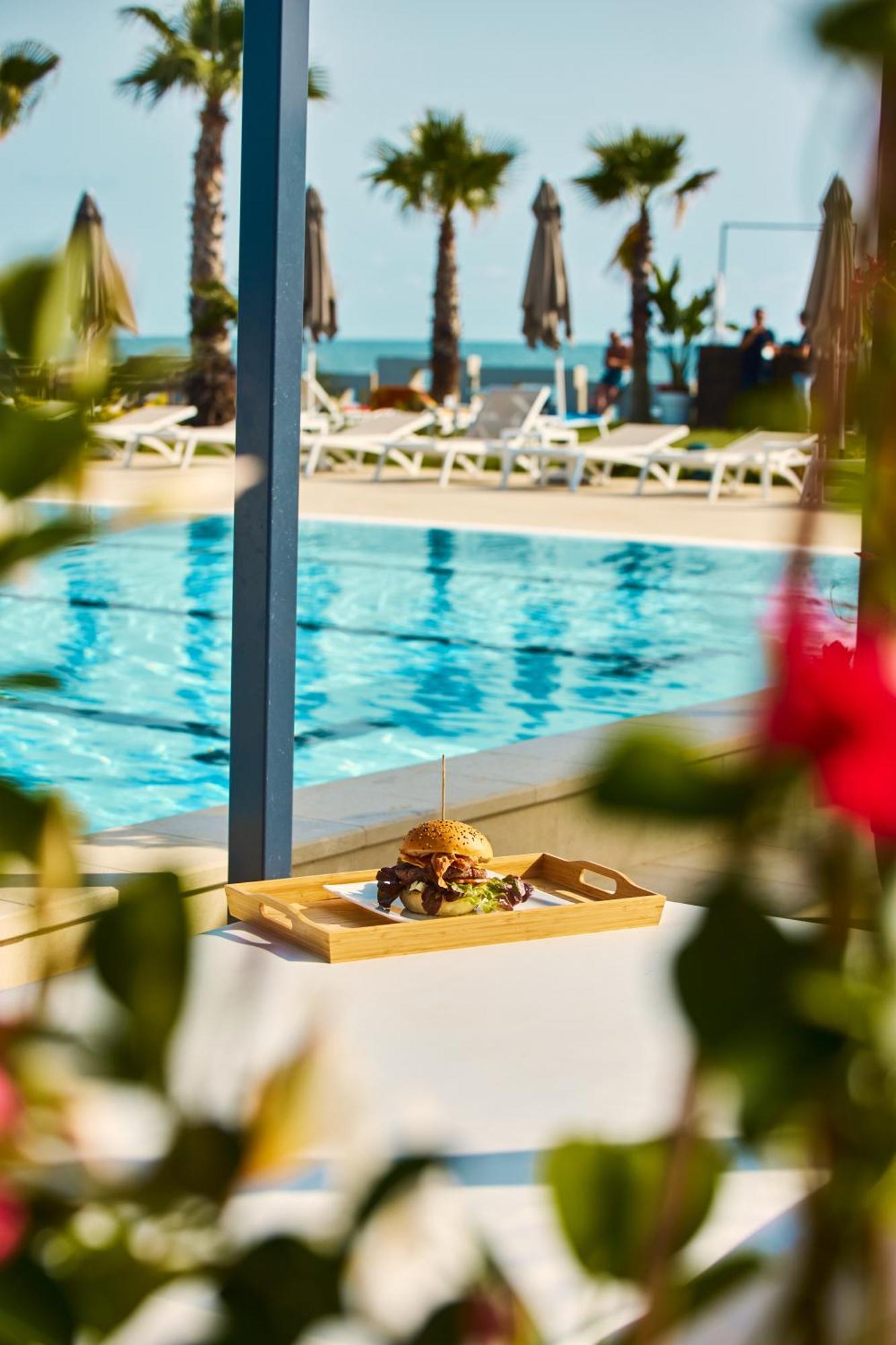 Mediterranea Hotel & Convention Center Salerno Bagian luar foto