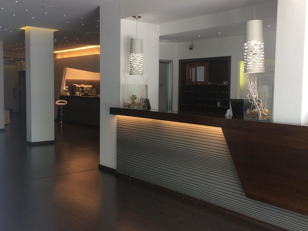 Mediterranea Hotel & Convention Center Salerno Bagian luar foto